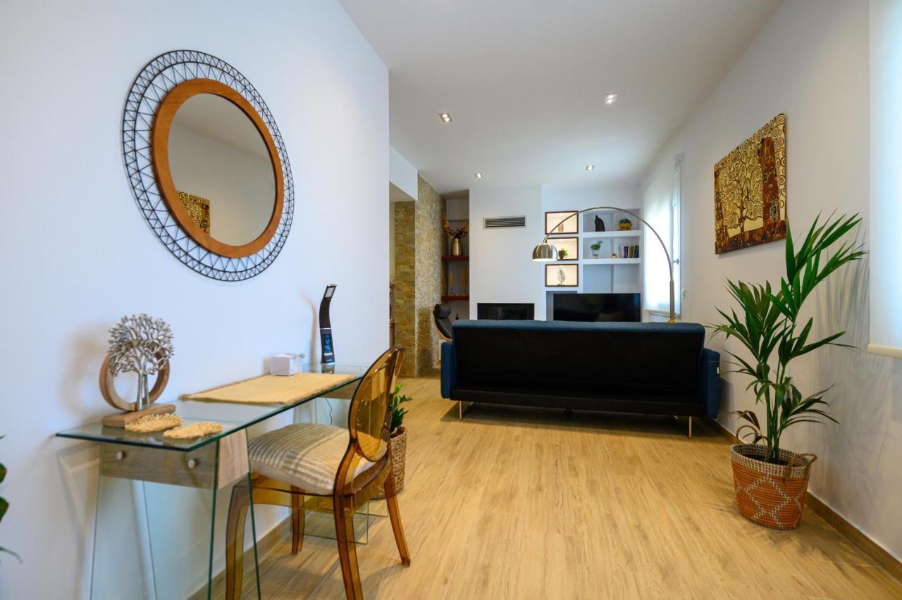 Chic Apartment In Nature, 5-Min Walk To The Beach Kalamata Exterior photo